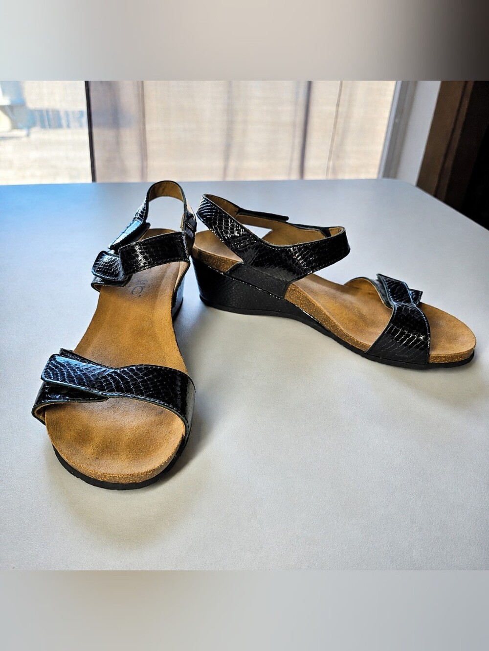 Vionic Sandals Orthaheel Natasia Black Embossed Snake Patent Leather Strappy 8